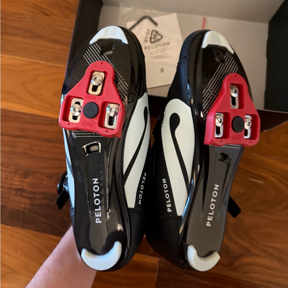 Peloton Women’s EU Size 39 Black Indoor Cycling Shoes Red Lining Delta Cleats - Picture 7 of 7